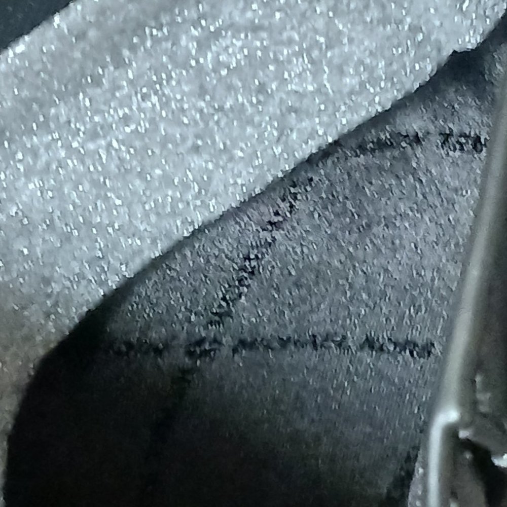 NWT! MICHAEL KORS WALLET - Picture 8 of 15